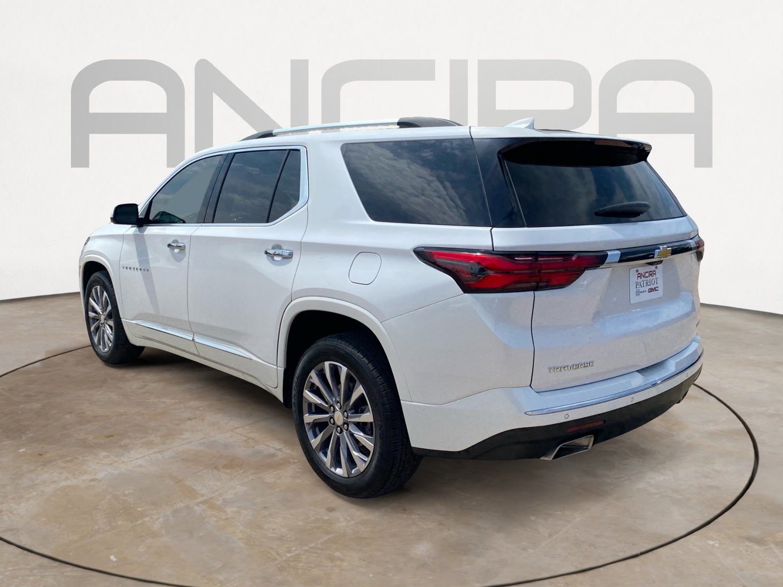 Used 2023 Chevrolet Traverse Premier image 8