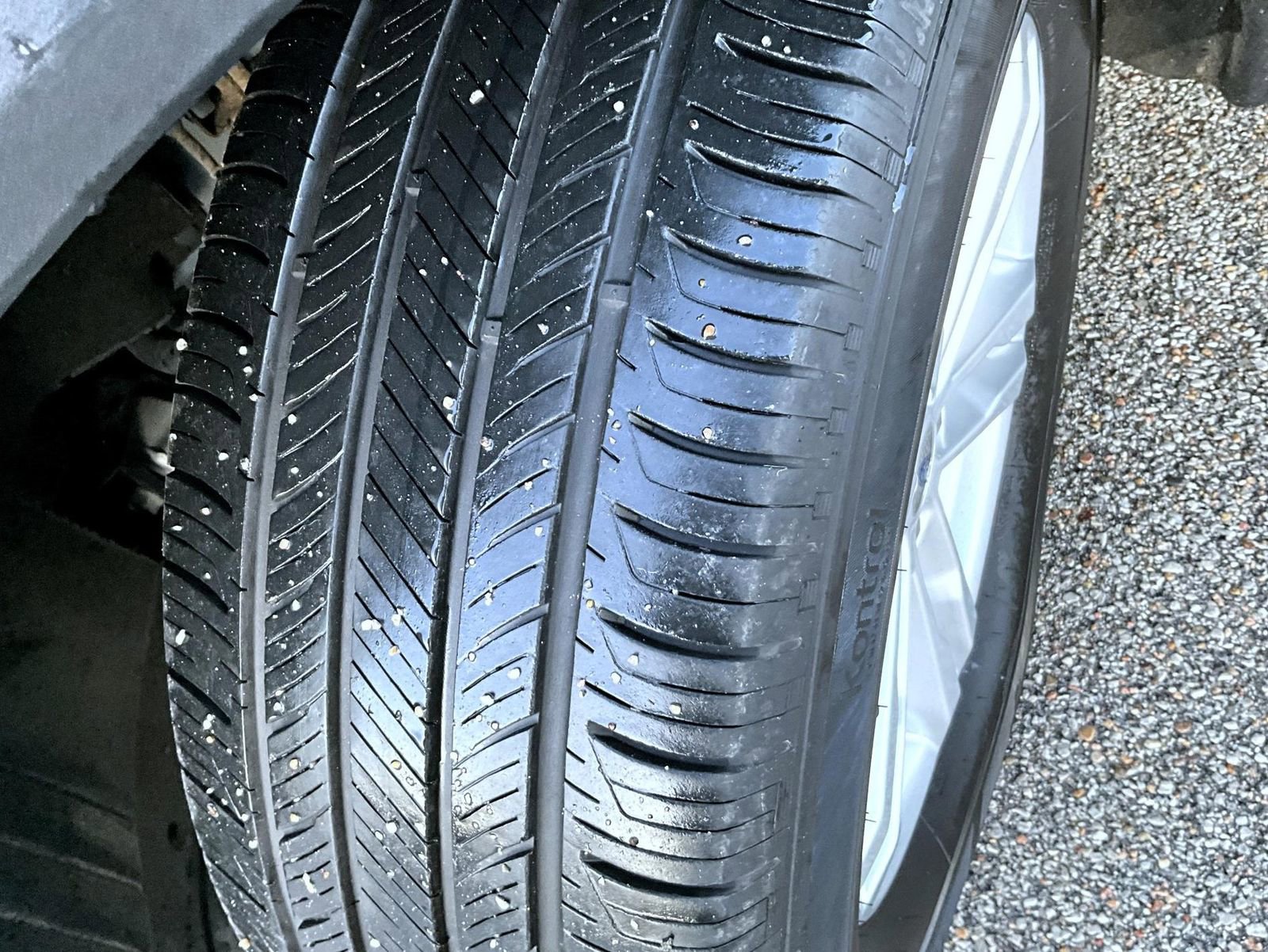 Used 2023 Ford Explorer XLT image 25