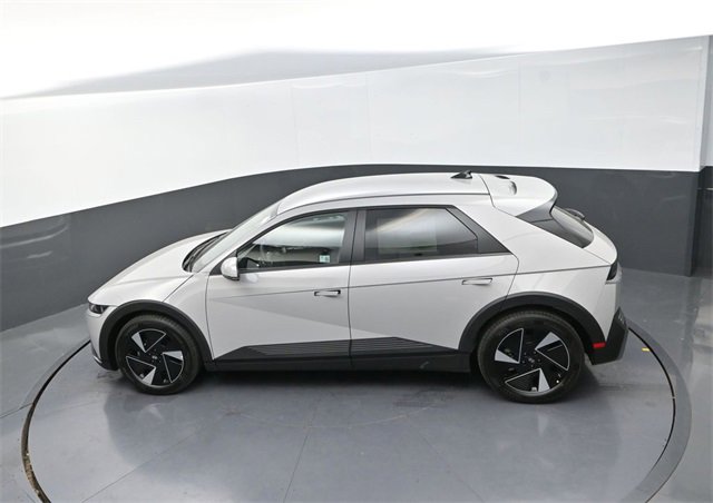 New 2025 Hyundai Ioniq 5 SE image 24