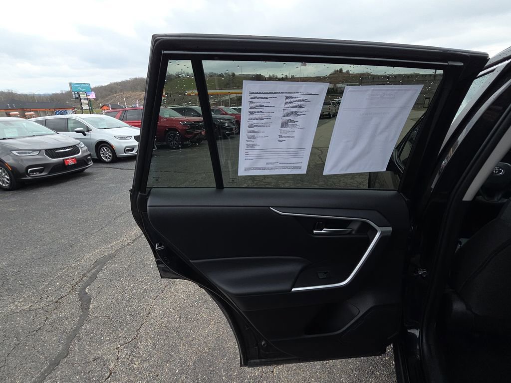 Used 2025 Toyota RAV4 XLE FWD image 26