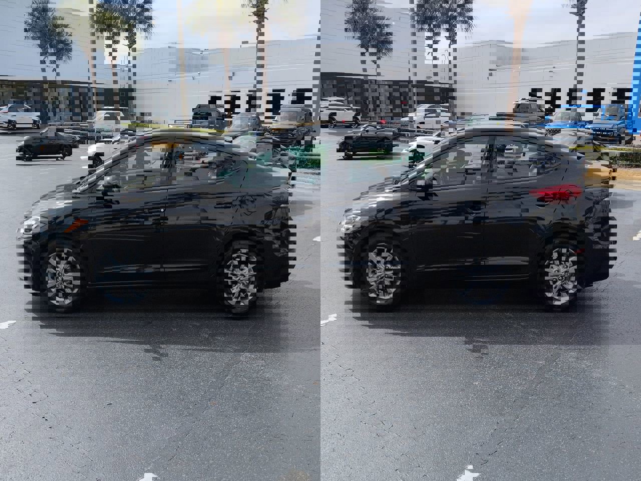 Used 2017 Hyundai Elantra SE image 7