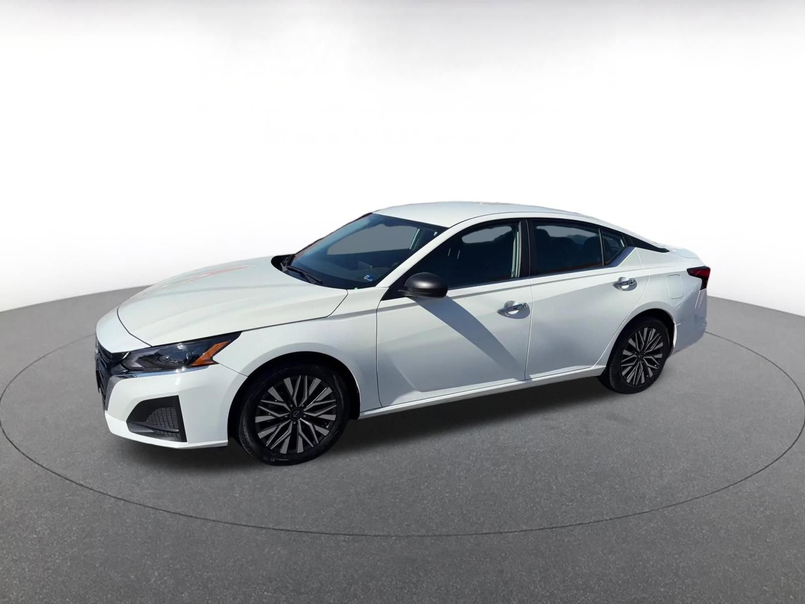 Used 2025 Nissan Altima 2.5 SV FWD image 8