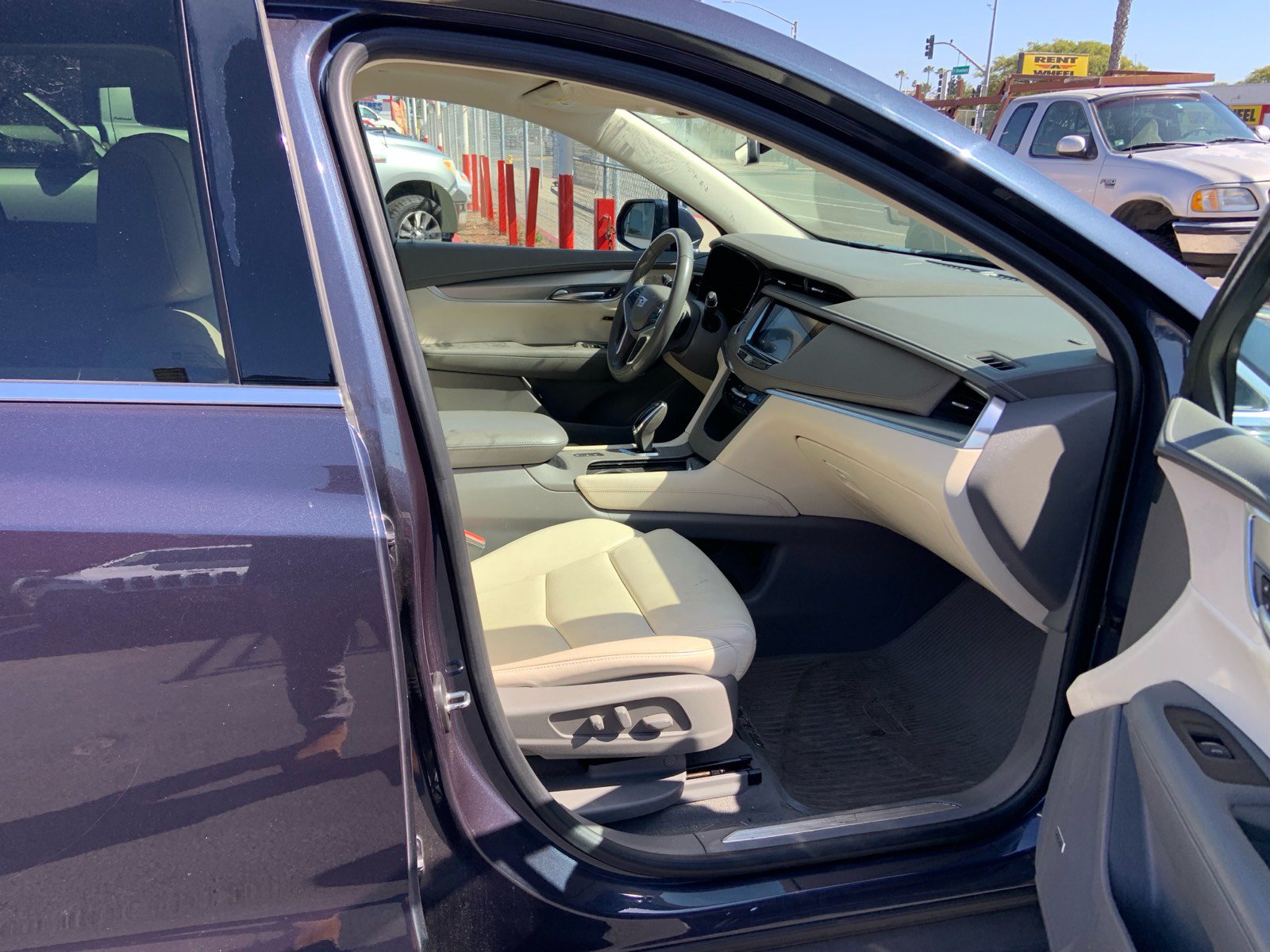 Used 2018 Cadillac XT5 Luxury w/ Driver Awareness Package AWD/4WD image 9