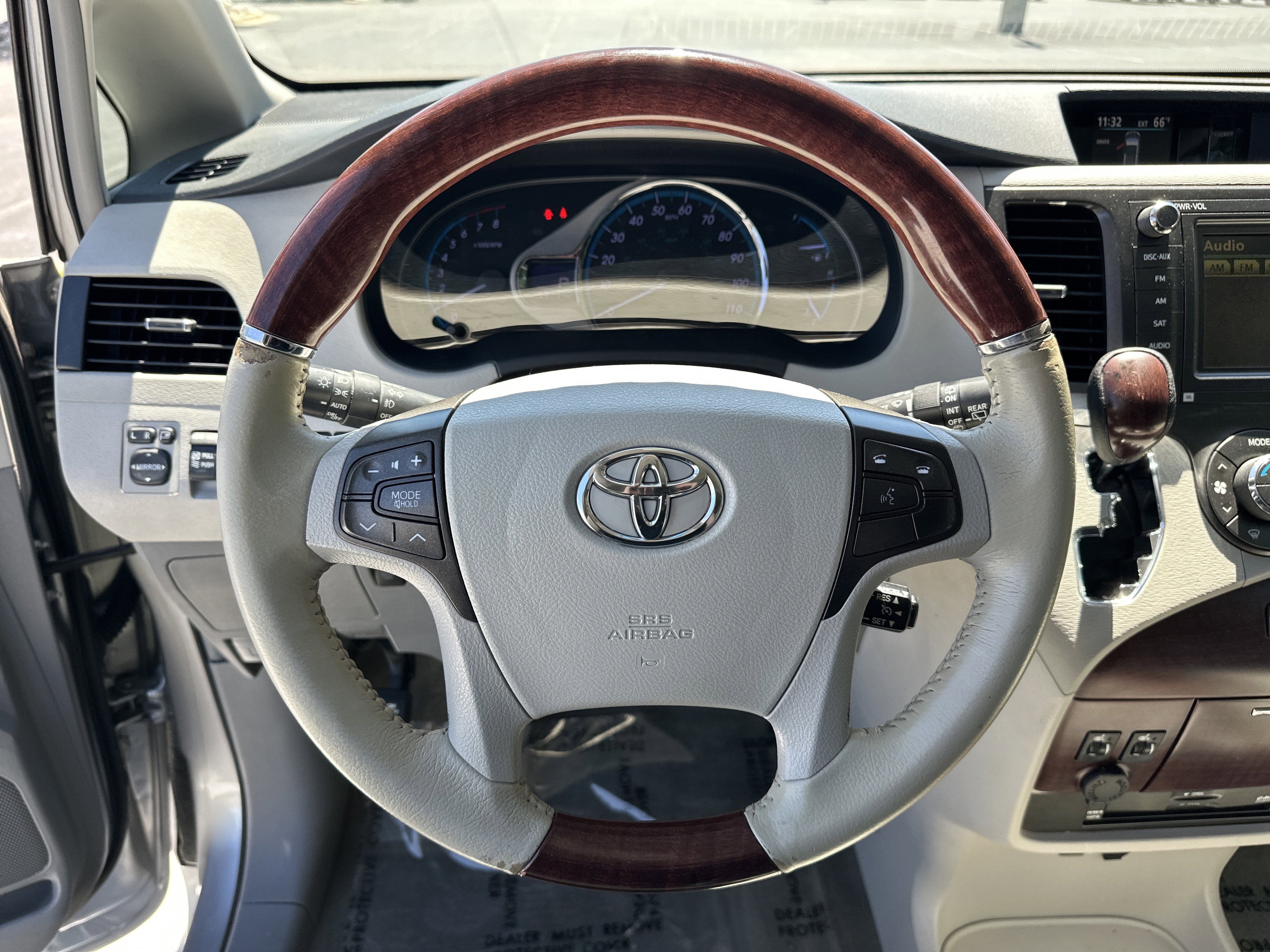 Used 2013 Toyota Sienna Limited w/ Premium Pkg AWD/4WD image 18