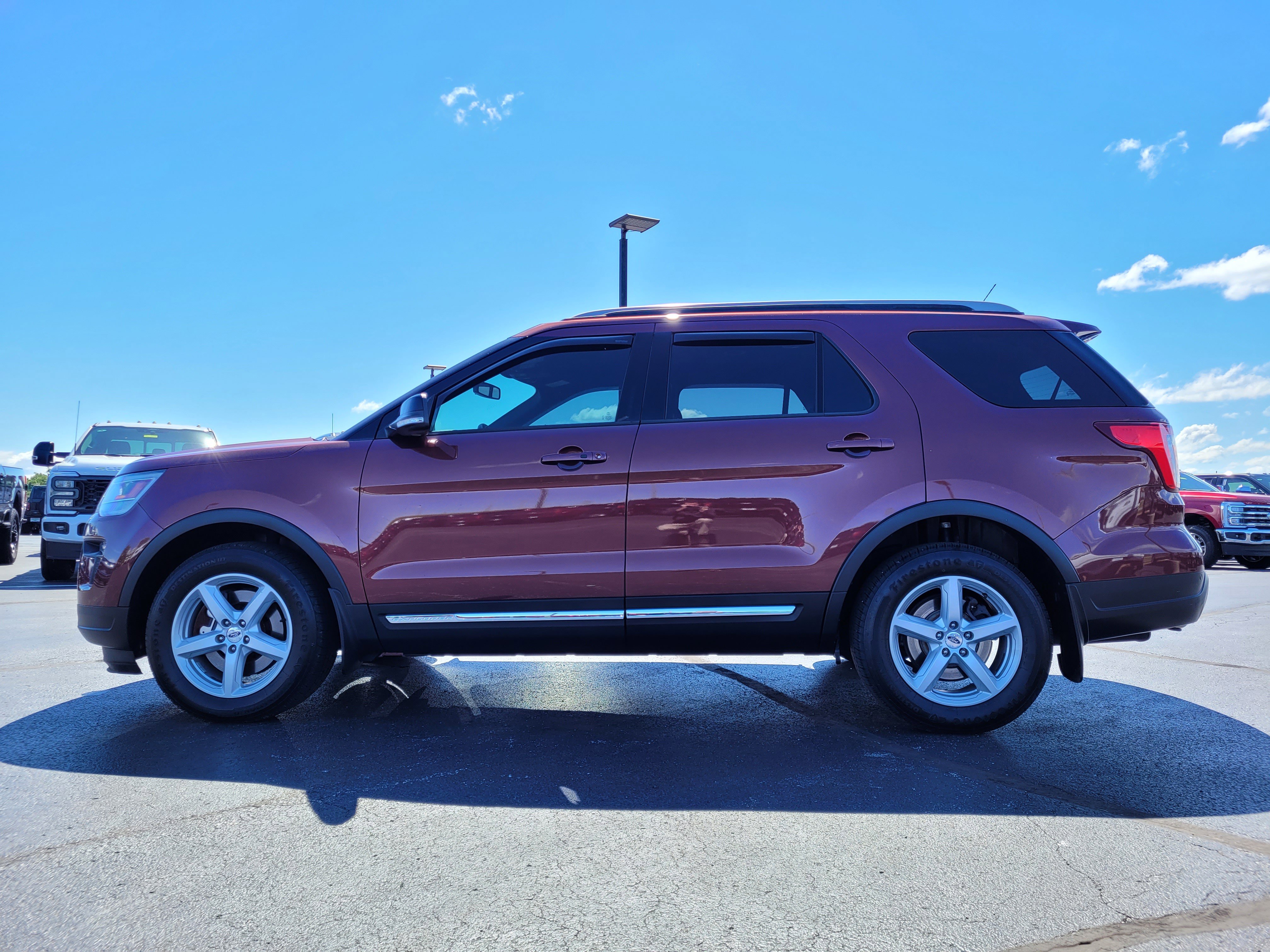 Used 2018 Ford Explorer XLT w/ Equipment Group 201A FWD image 7