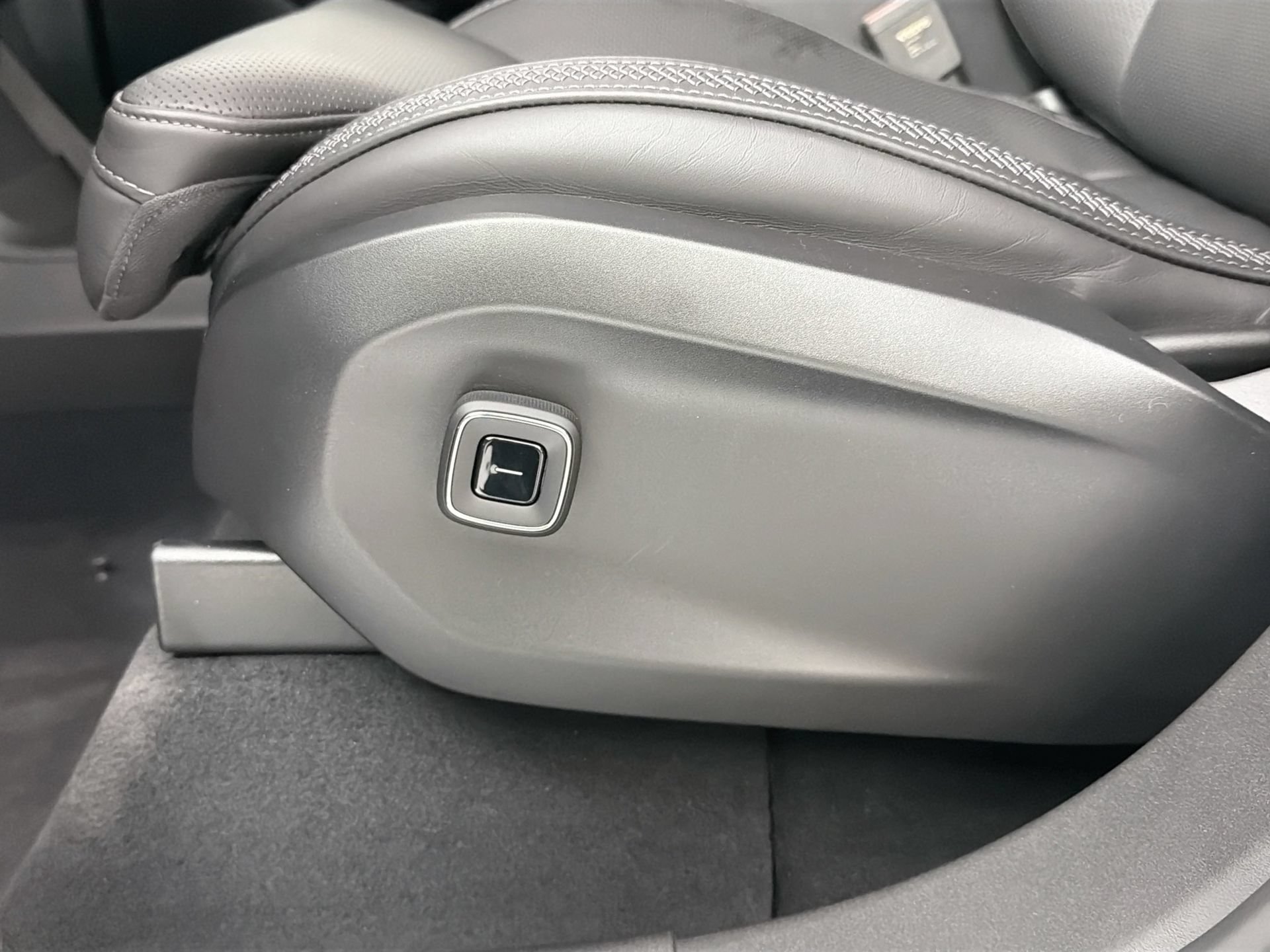 New 2026 Volvo EX90 Ultra AWD/4WD image 18