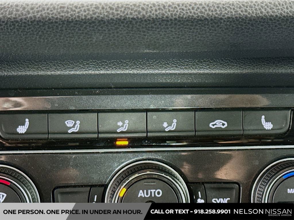 Used 2021 Volkswagen Tiguan SE image 19