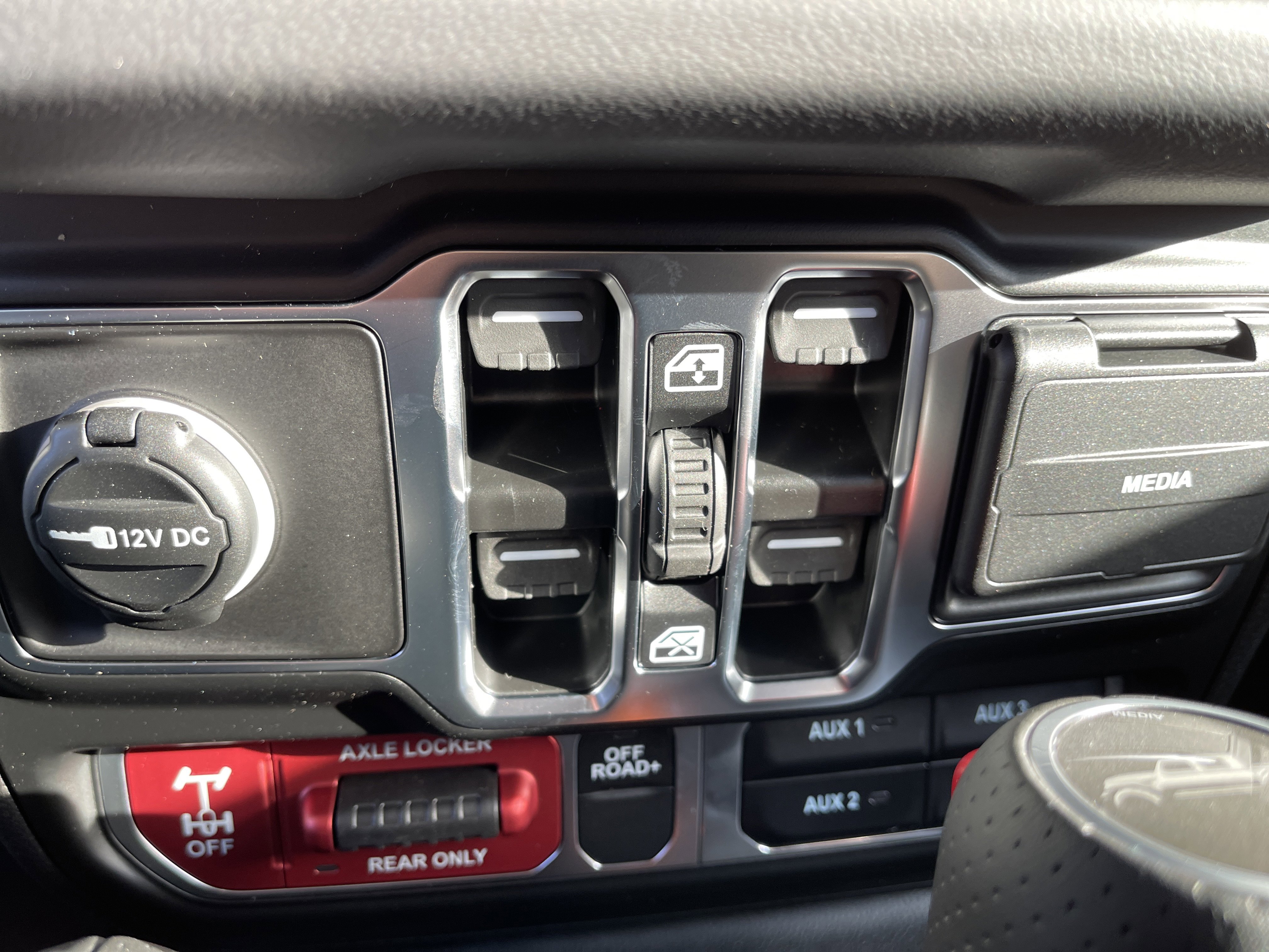 New 2025 Jeep Gladiator Mojave image 34