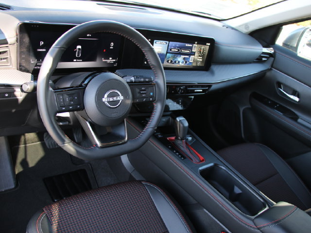 Certified 2025 Nissan Kicks SR AWD/4WD image 5