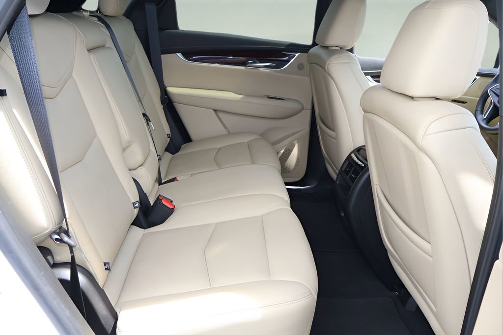 Used 2018 Cadillac XT5 Premium Luxury FWD image 16