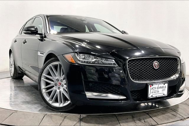 Used 2016 Jaguar XF Prestige AWD/4WD image 8