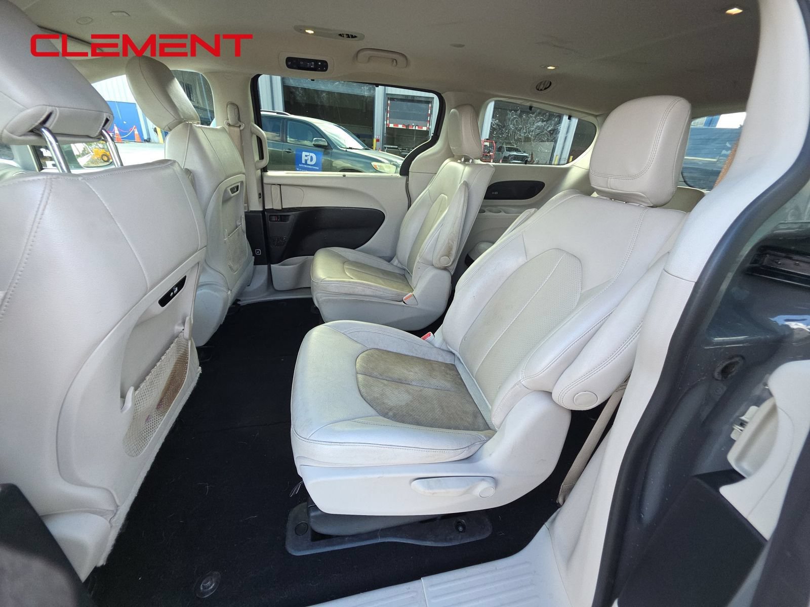 Used 2021 Chrysler Pacifica Touring-L FWD image 4
