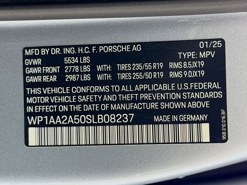 Certified 2025 Porsche Macan image 37
