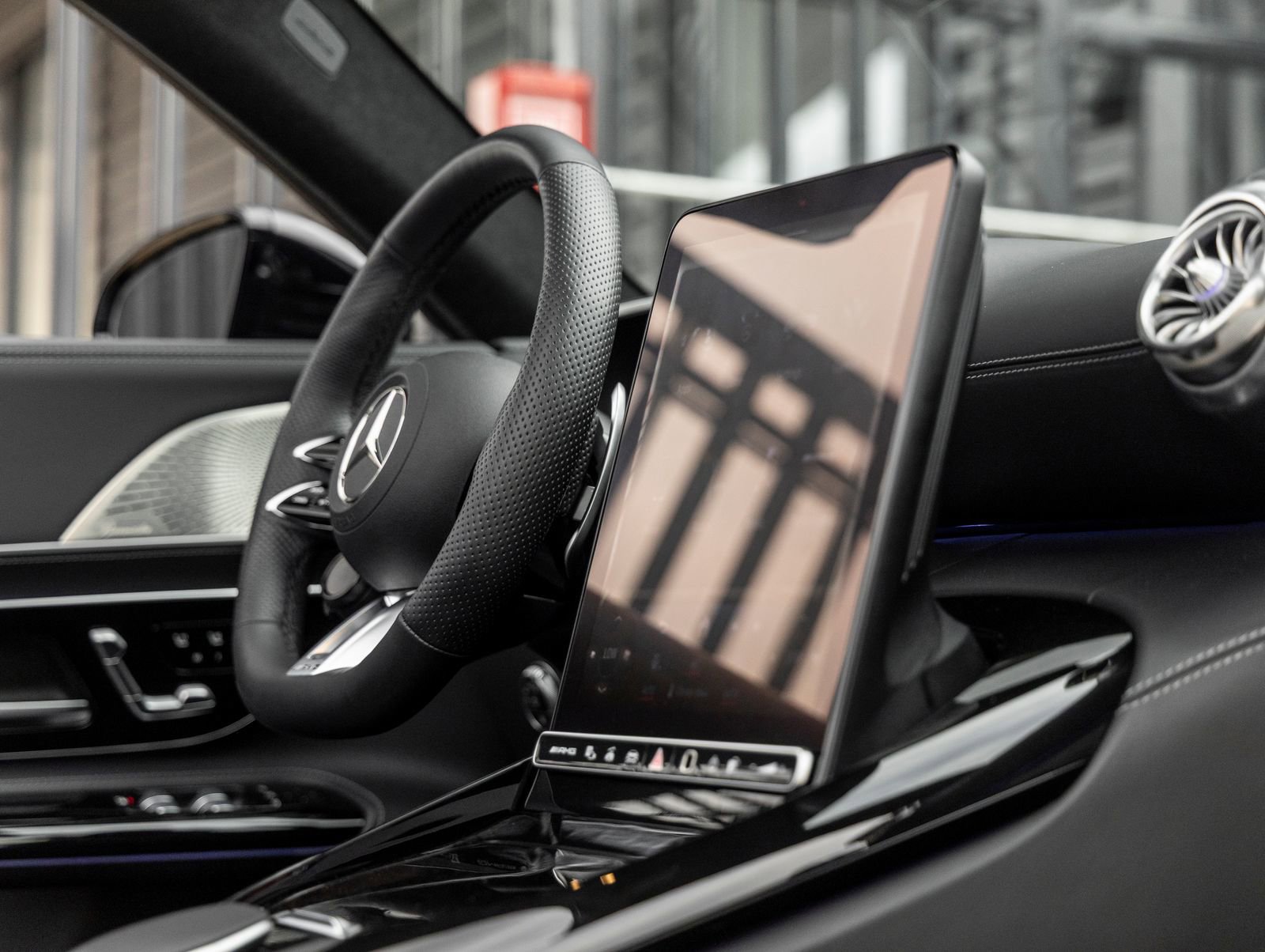 Used 2024 Mercedes-Benz SL 63 AMG 4MATIC image 38