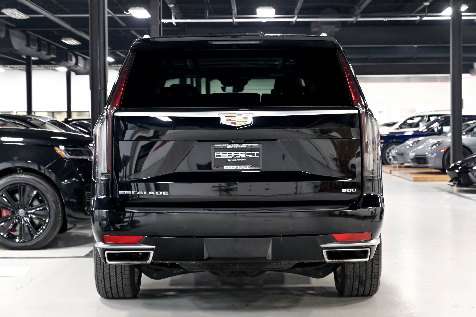 Used 2024 Cadillac Escalade Premium Luxury Platinum AWD/4WD image 18