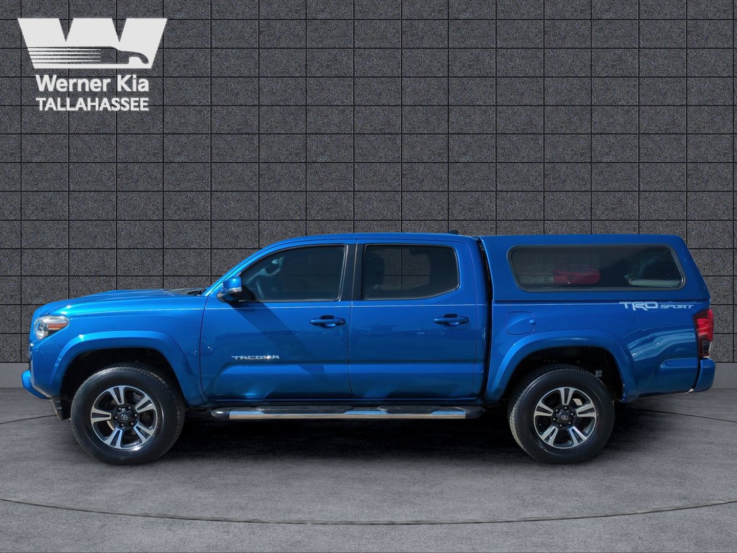 Used 2018 Toyota Tacoma TRD Sport image 8