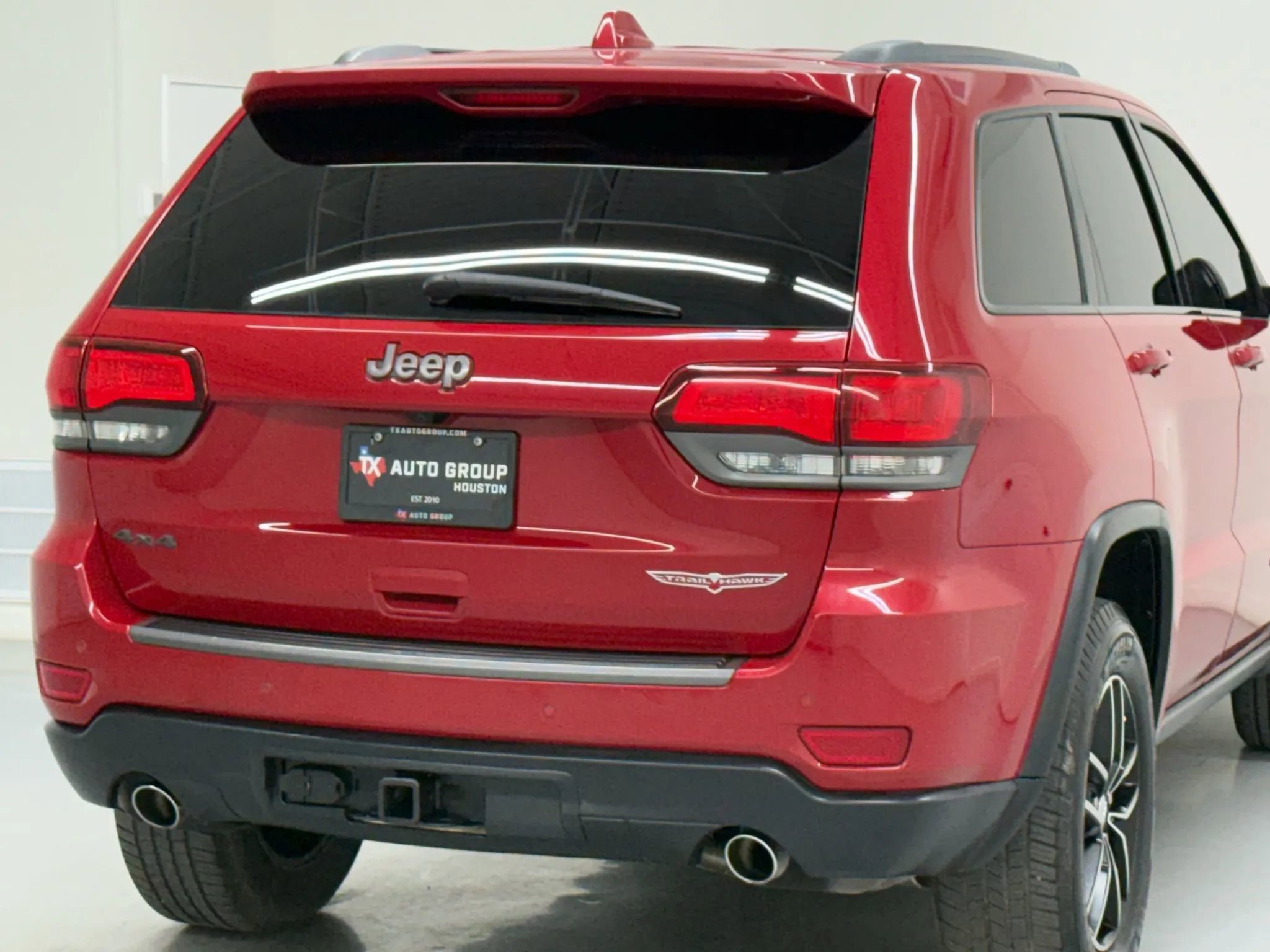 Used 2017 Jeep Grand Cherokee Trailhawk AWD/4WD image 12