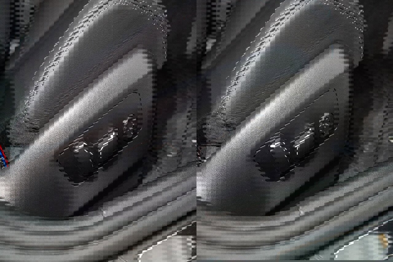 Used 2025 BMW M5 w/ Carbon Package image 53