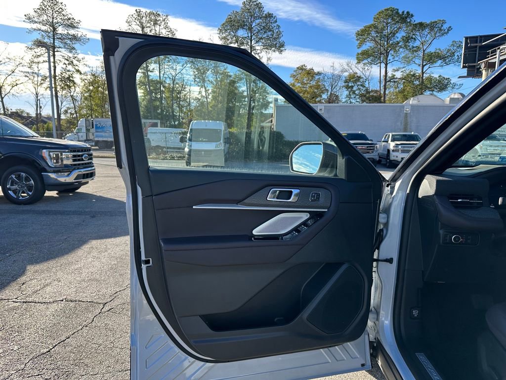 New 2025 Ford Explorer Platinum image 24