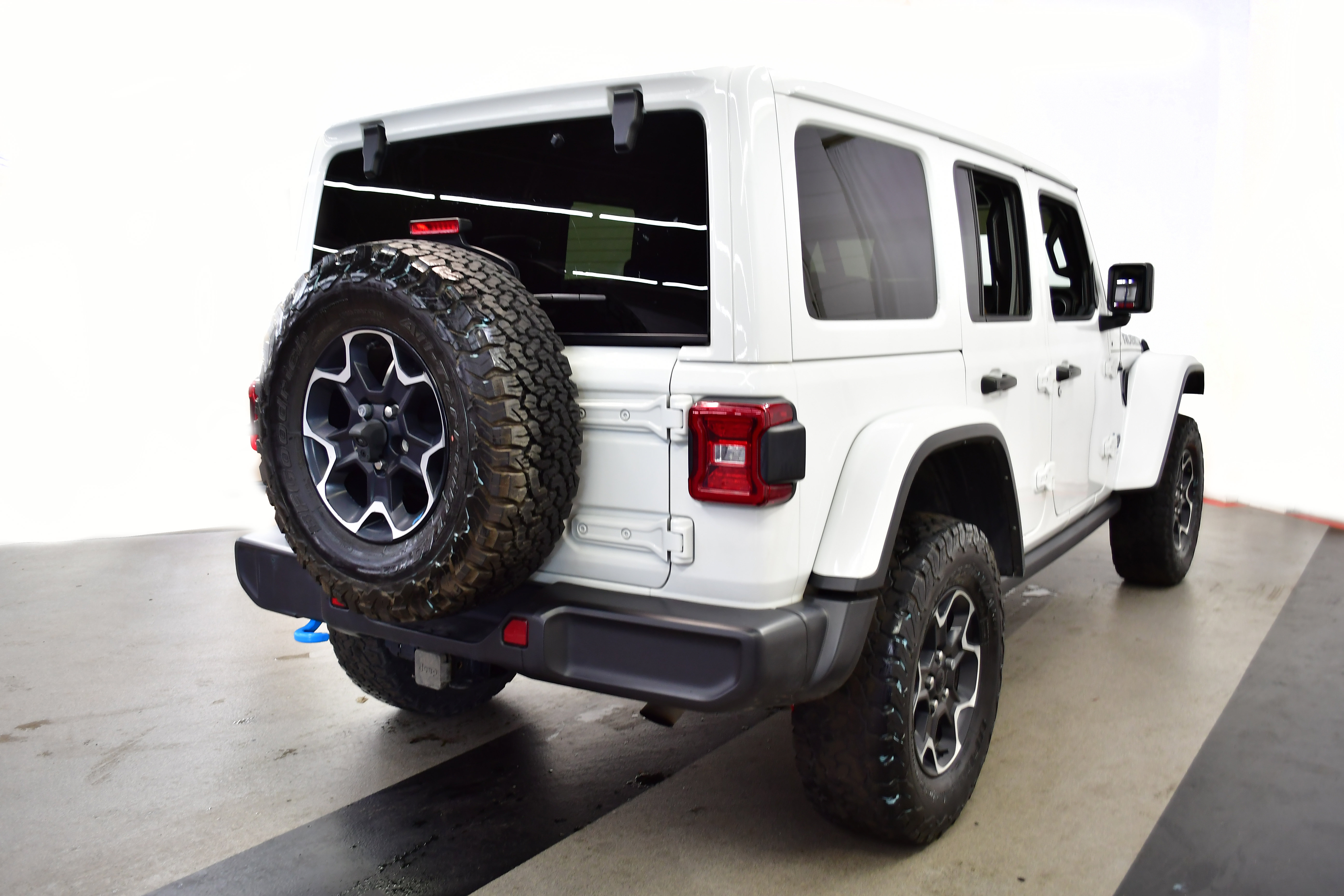 Used 2023 Jeep Wrangler Unlimited Rubicon 4xe w/ Cold Weather Group AWD/4WD image 7