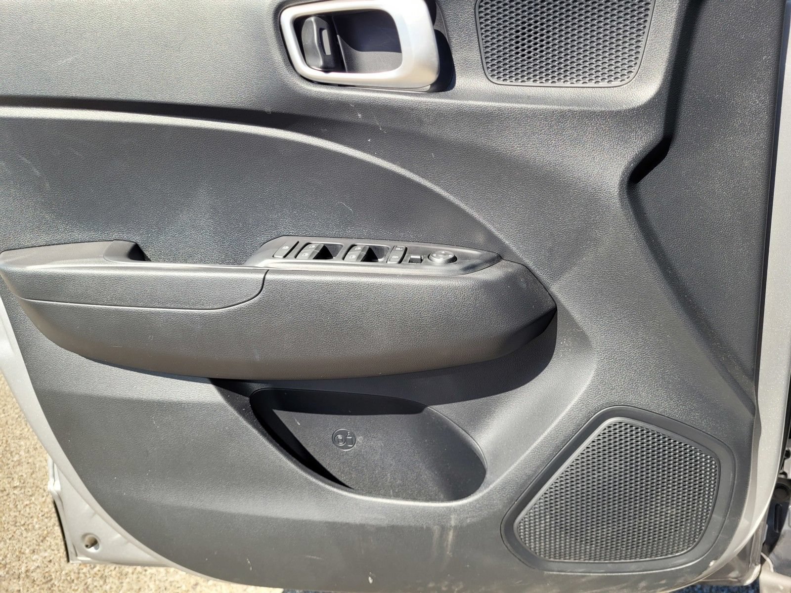 Certified 2025 Hyundai Venue SEL FWD image 22