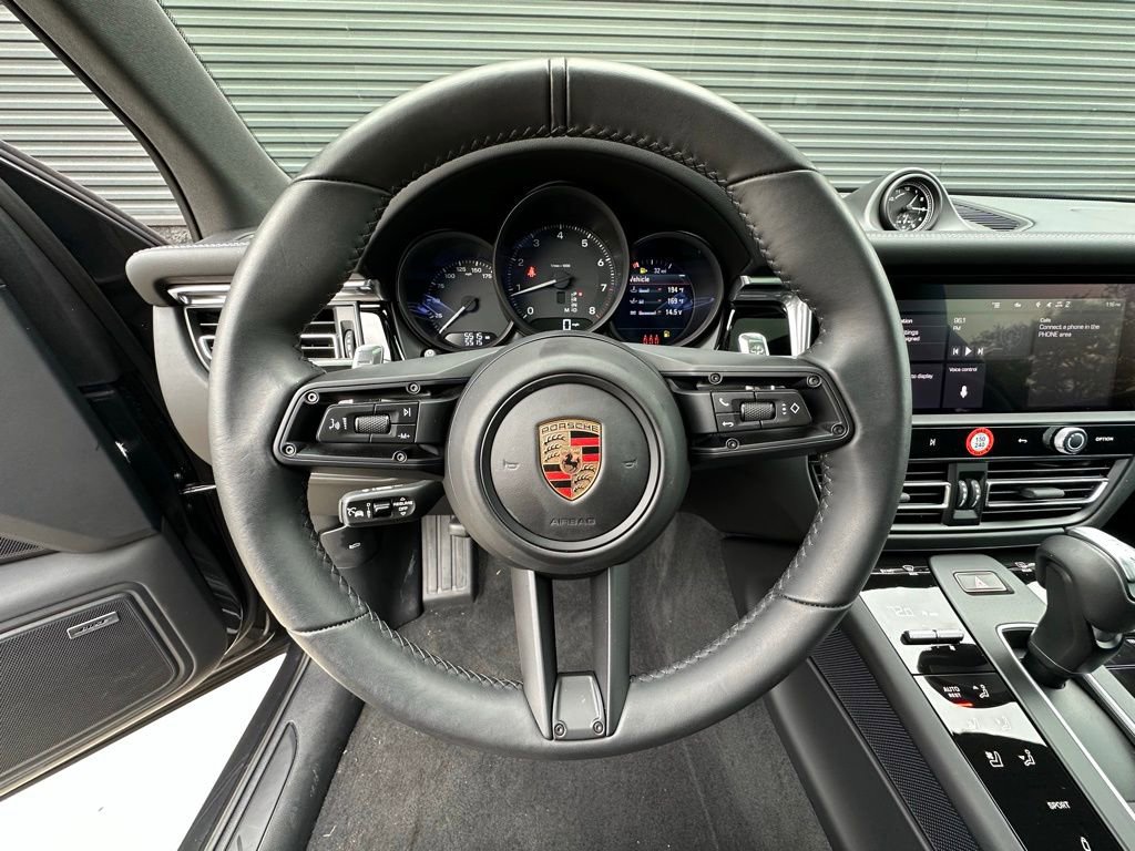 Certified 2025 Porsche Macan image 16