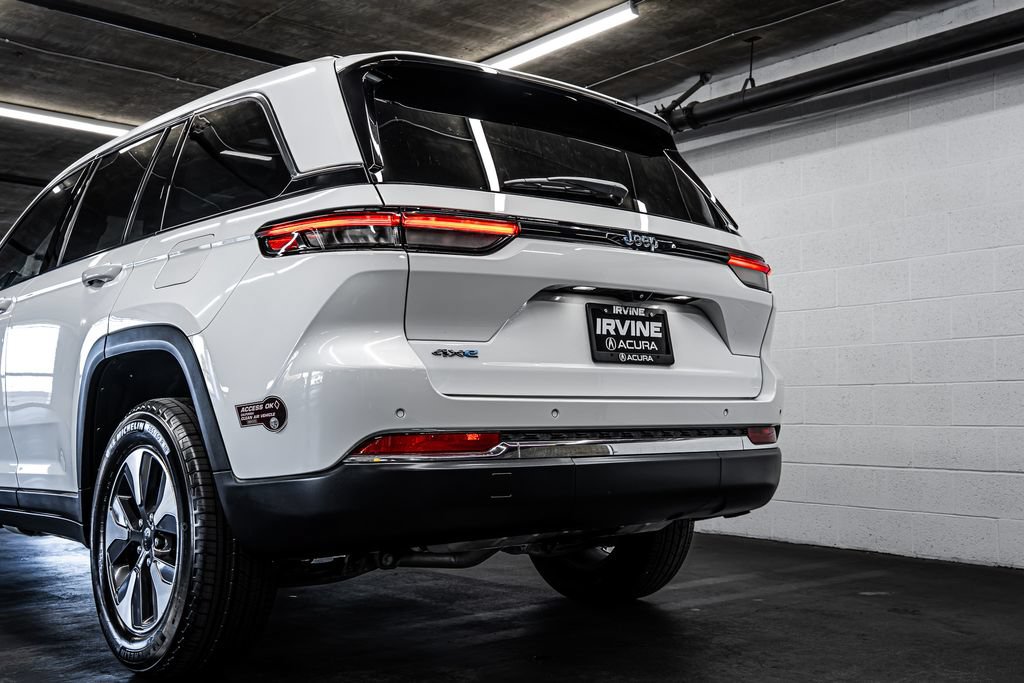 Used 2023 Jeep Grand Cherokee 4WD 4xe image 16