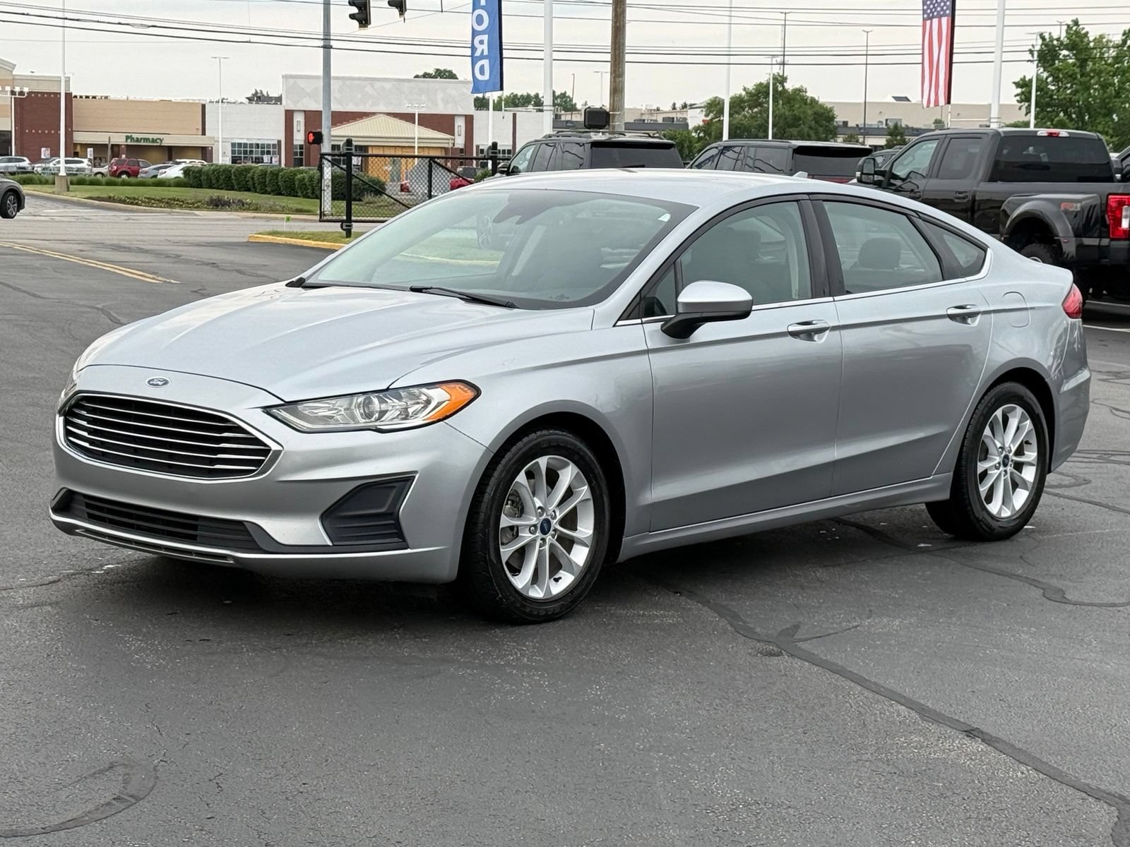Used 2020 Ford Fusion SE FWD image 8
