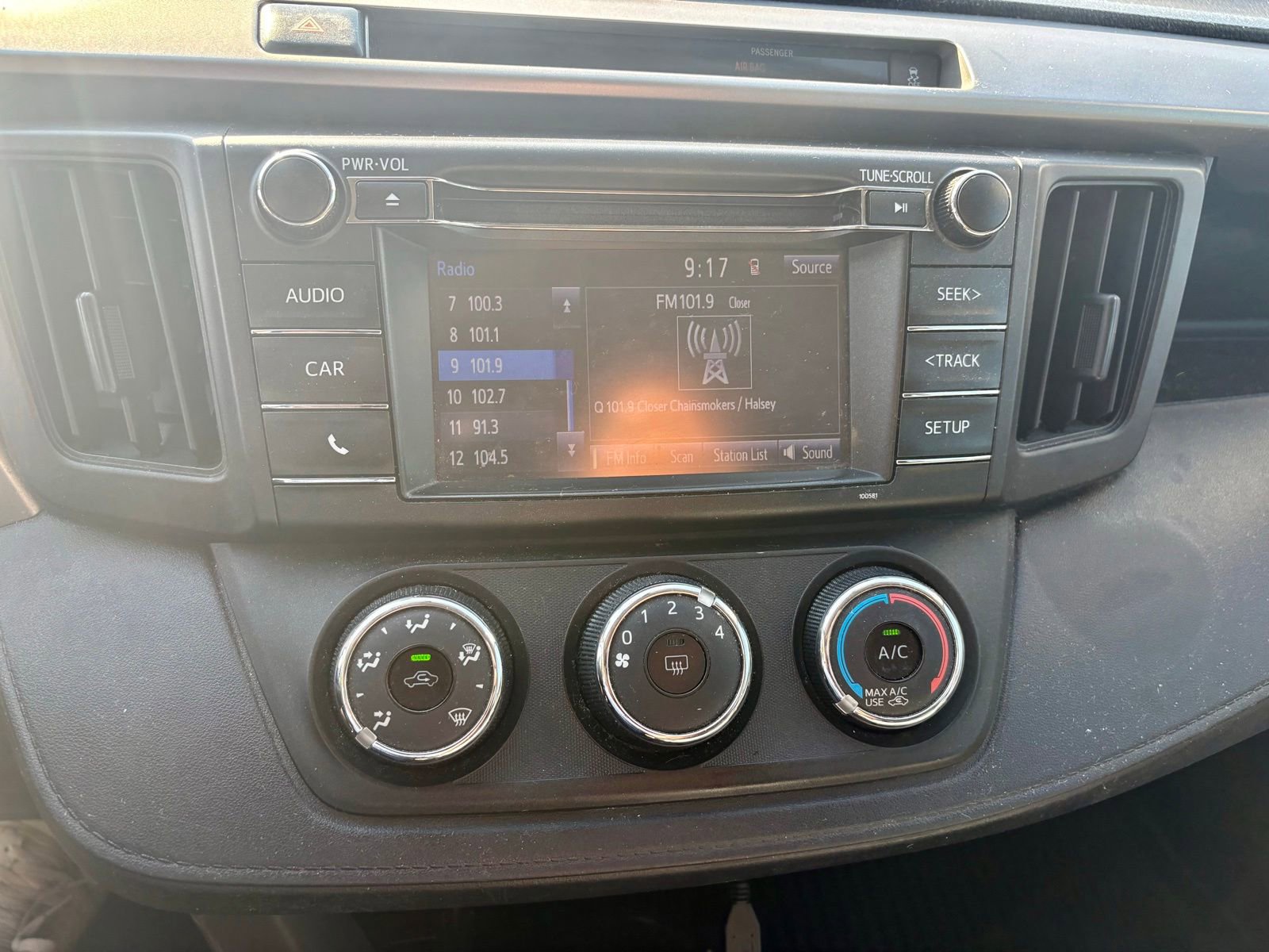 Used 2016 Toyota RAV4 LE FWD image 16