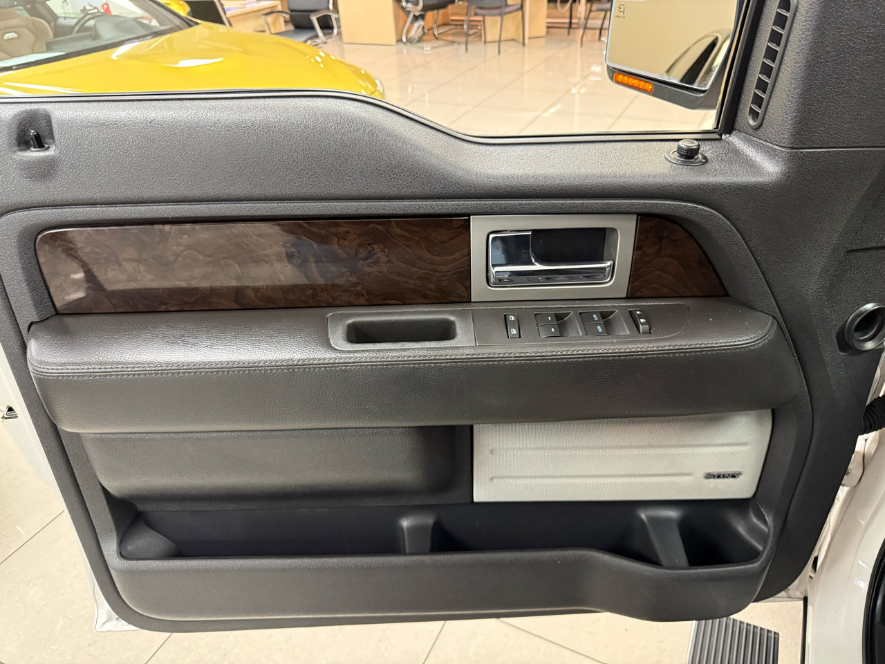 Used 2014 Ford F150 Platinum image 9