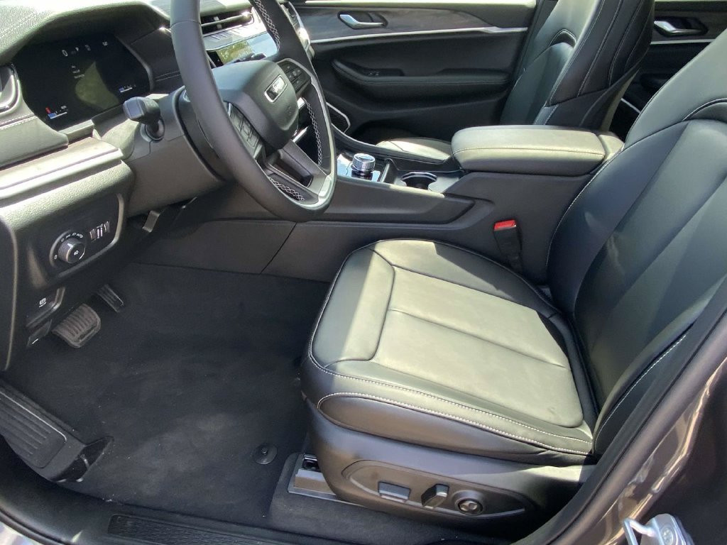 New 2026 Jeep Grand Cherokee L Limited w/ Limited Altitude Package RWD image 11