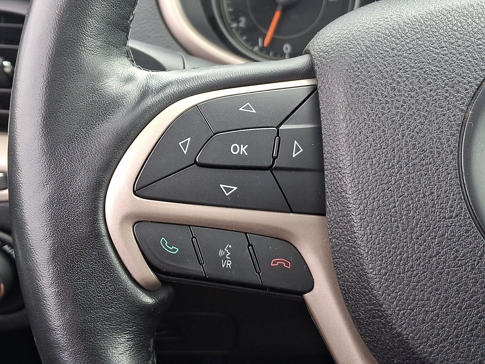 Used 2016 Jeep Cherokee Limited AWD/4WD image 22