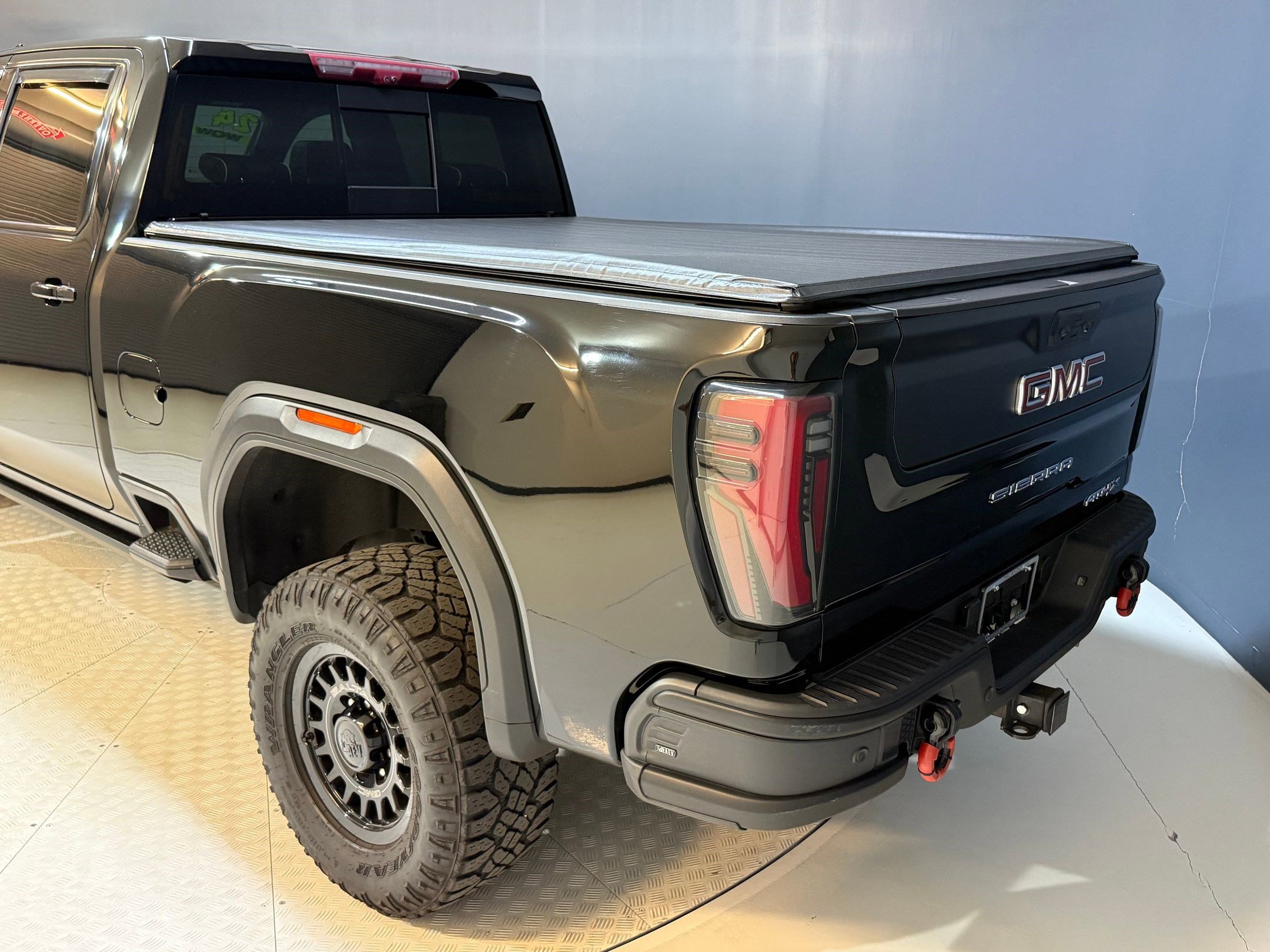 Used 2024 GMC Sierra 2500 AT4X w/ AT4X AEV Edition image 22