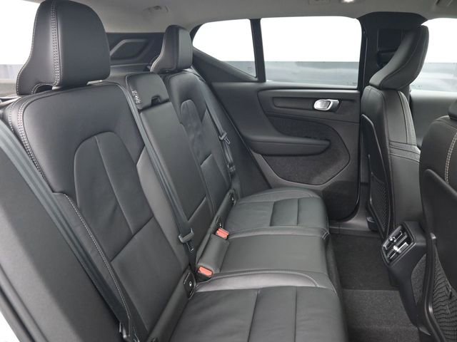 Used 2024 Volvo XC40 B5 Plus image 30