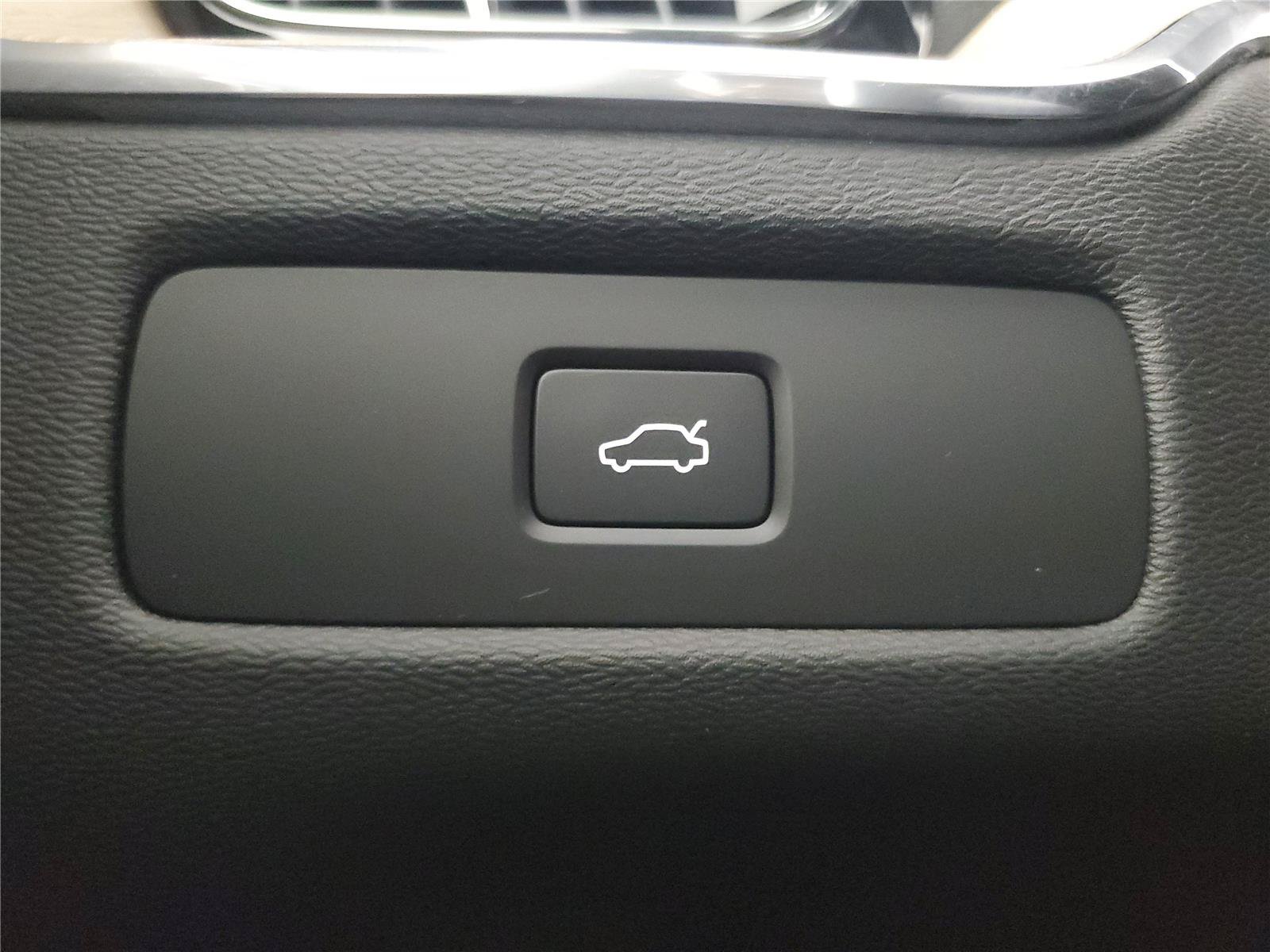 Certified 2026 Volvo XC60 B5 Plus w/ Protection Package Premier AWD/4WD image 35
