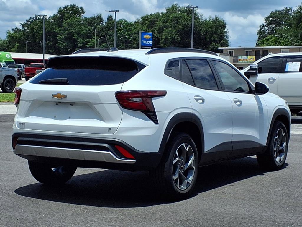 Certified 2024 Chevrolet Trax LT w/ Driver Confidence Package image 4