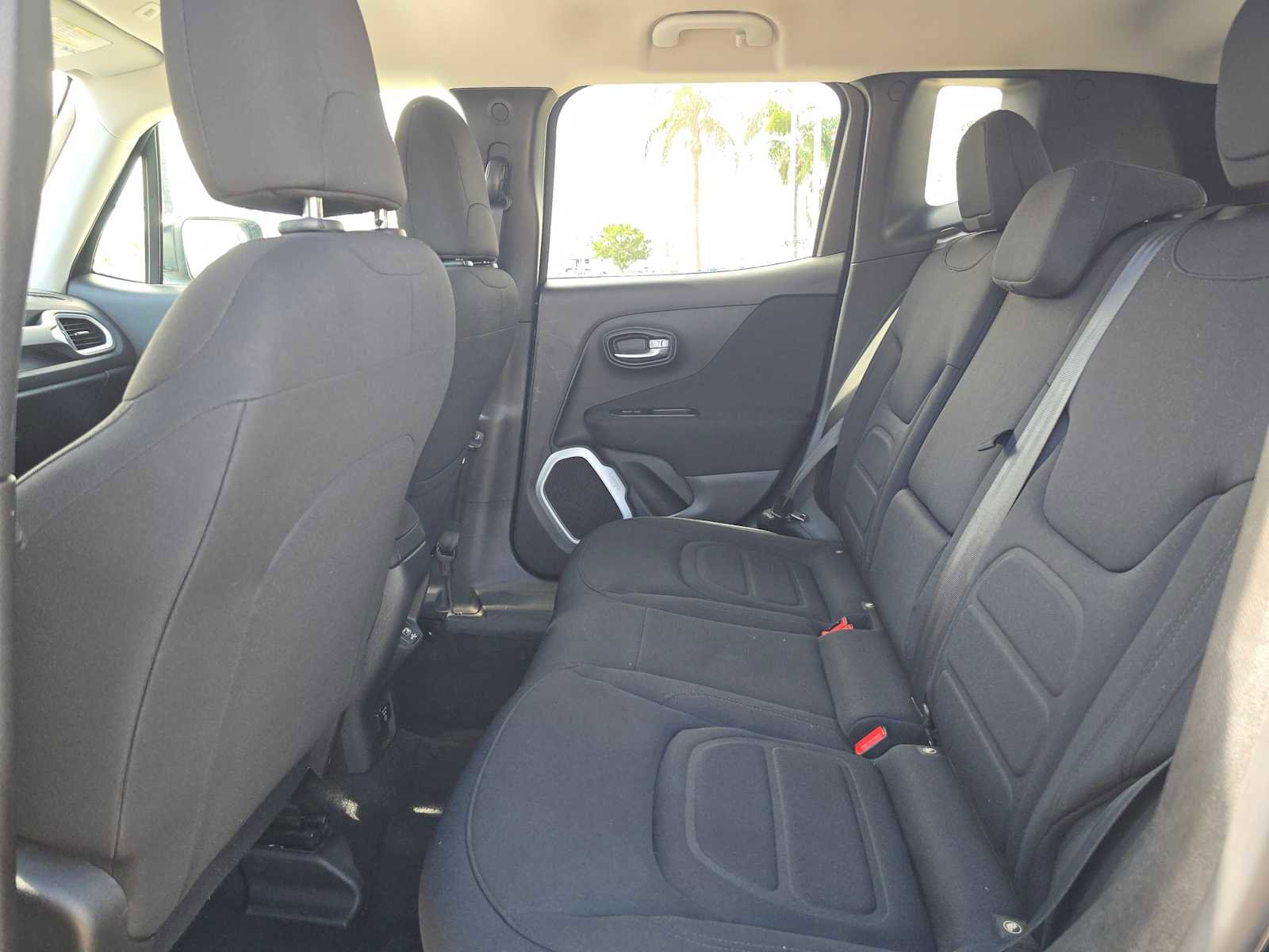 Used 2018 Jeep Renegade Latitude w/ UConnect 8.4 Nav Group image 17