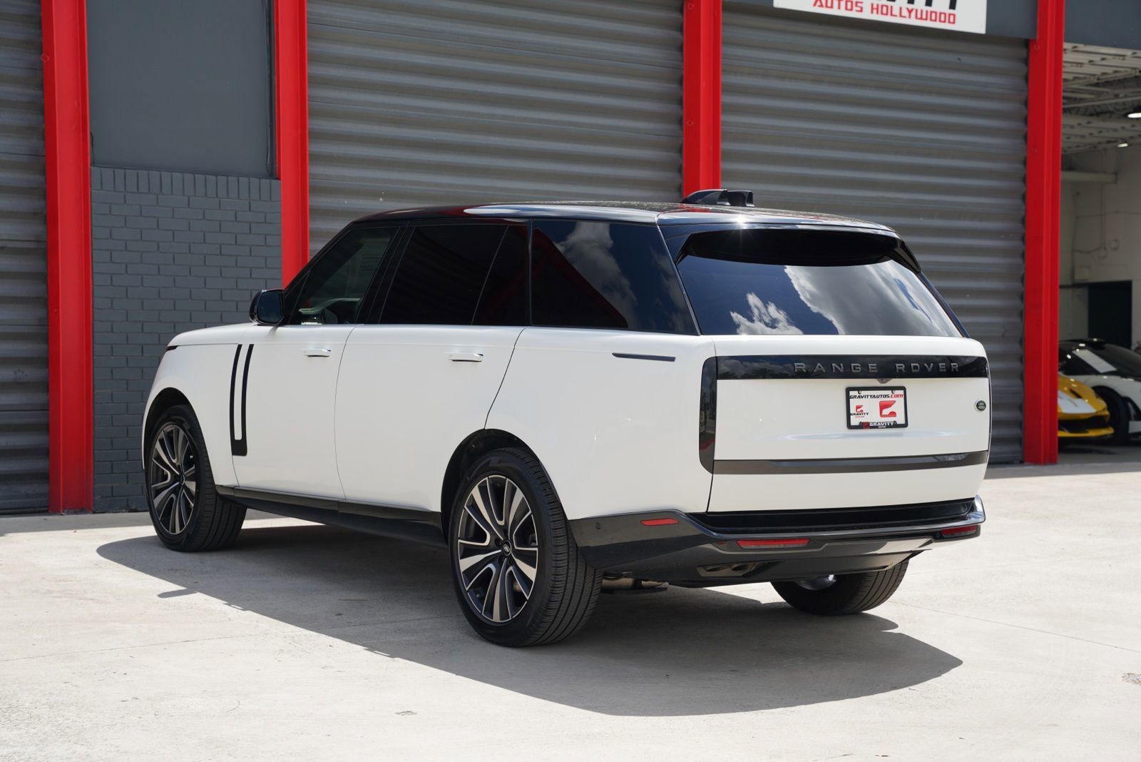 Used 2023 Land Rover Range Rover Long Wheelbase SE AWD/4WD image 11
