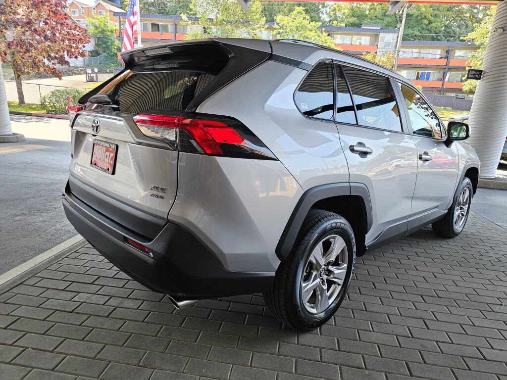 Used 2023 Toyota RAV4 XLE w/ Convenience Package image 5