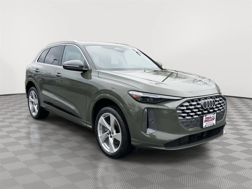 Used 2025 Audi Q5 Premium Plus w/ Premium Plus AWD/4WD image 3