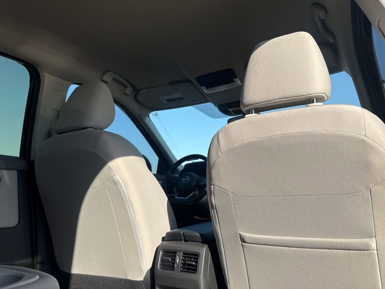 Used 2024 Nissan Rogue SV image 28