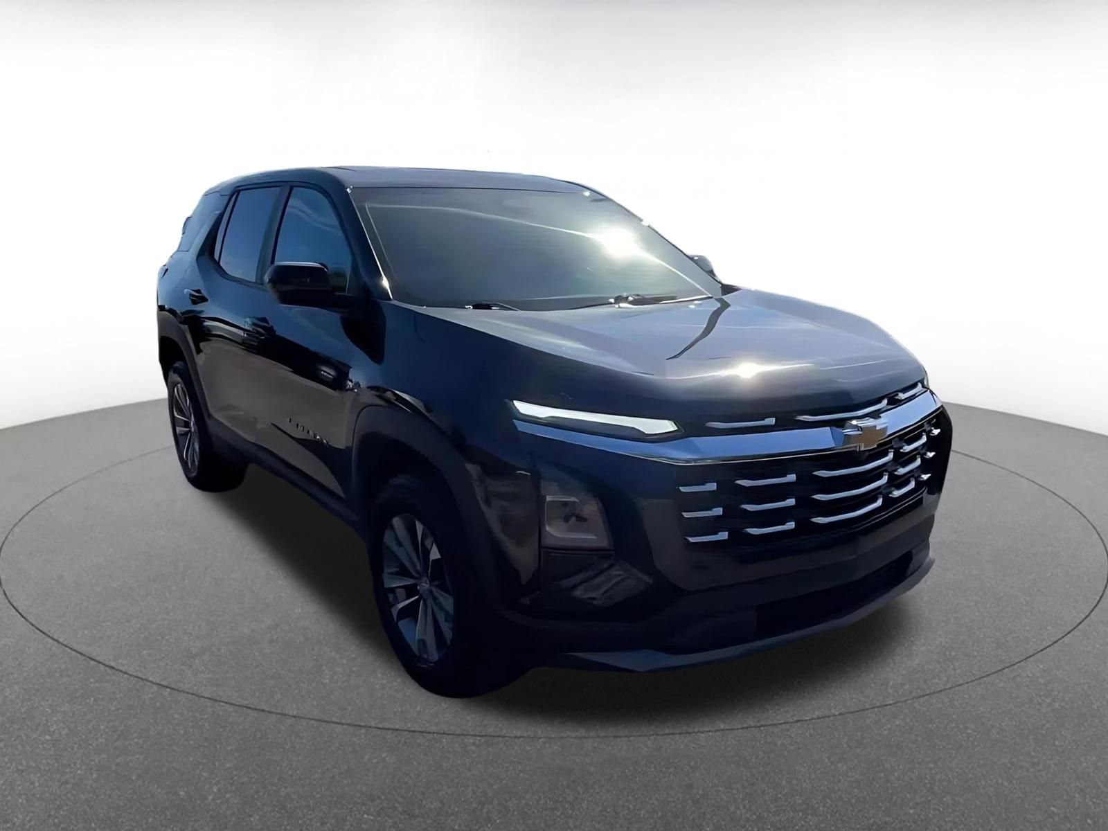 Used 2025 Chevrolet Equinox LT image 3