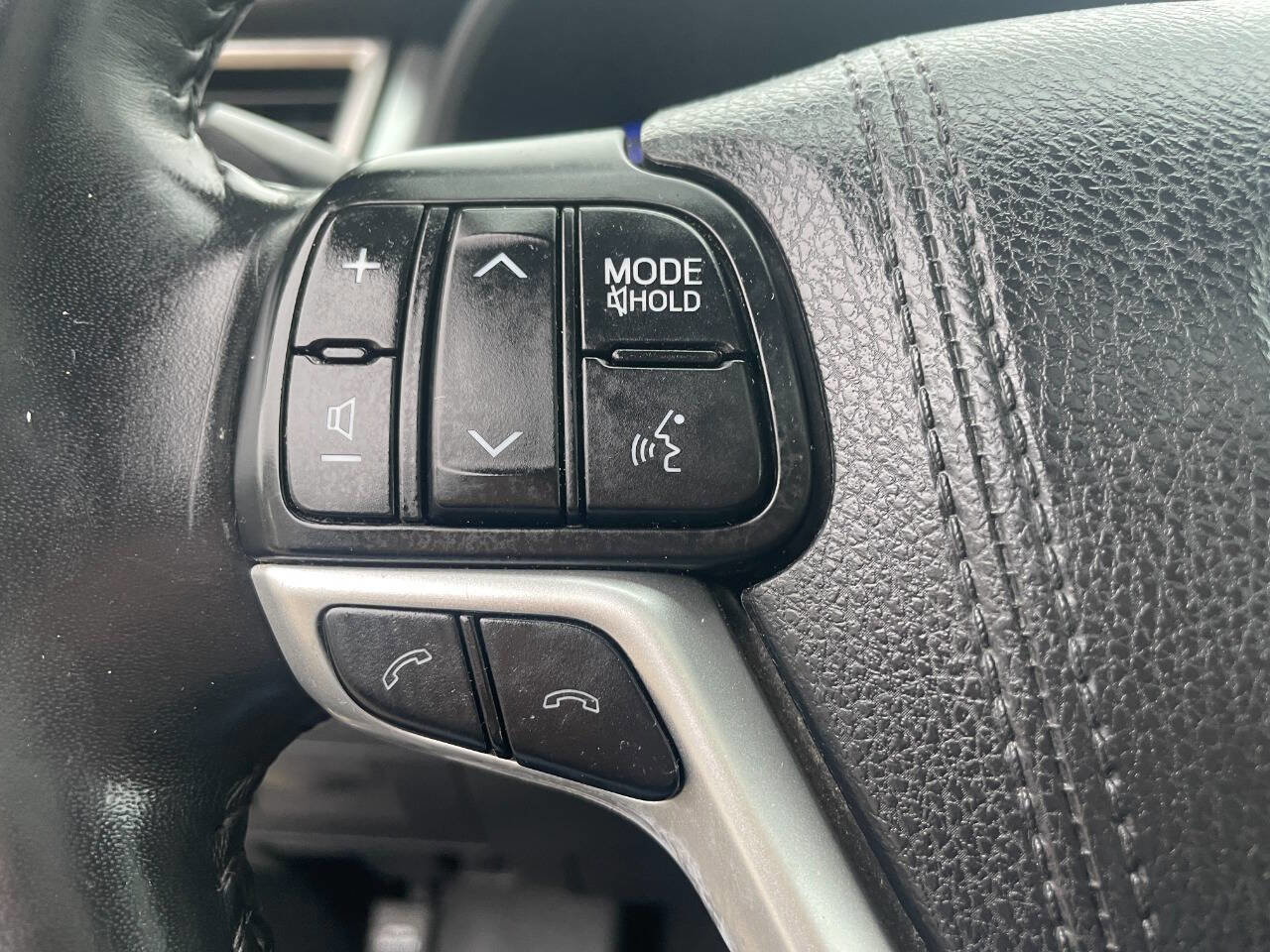 Used 2018 Toyota Highlander Limited image 38