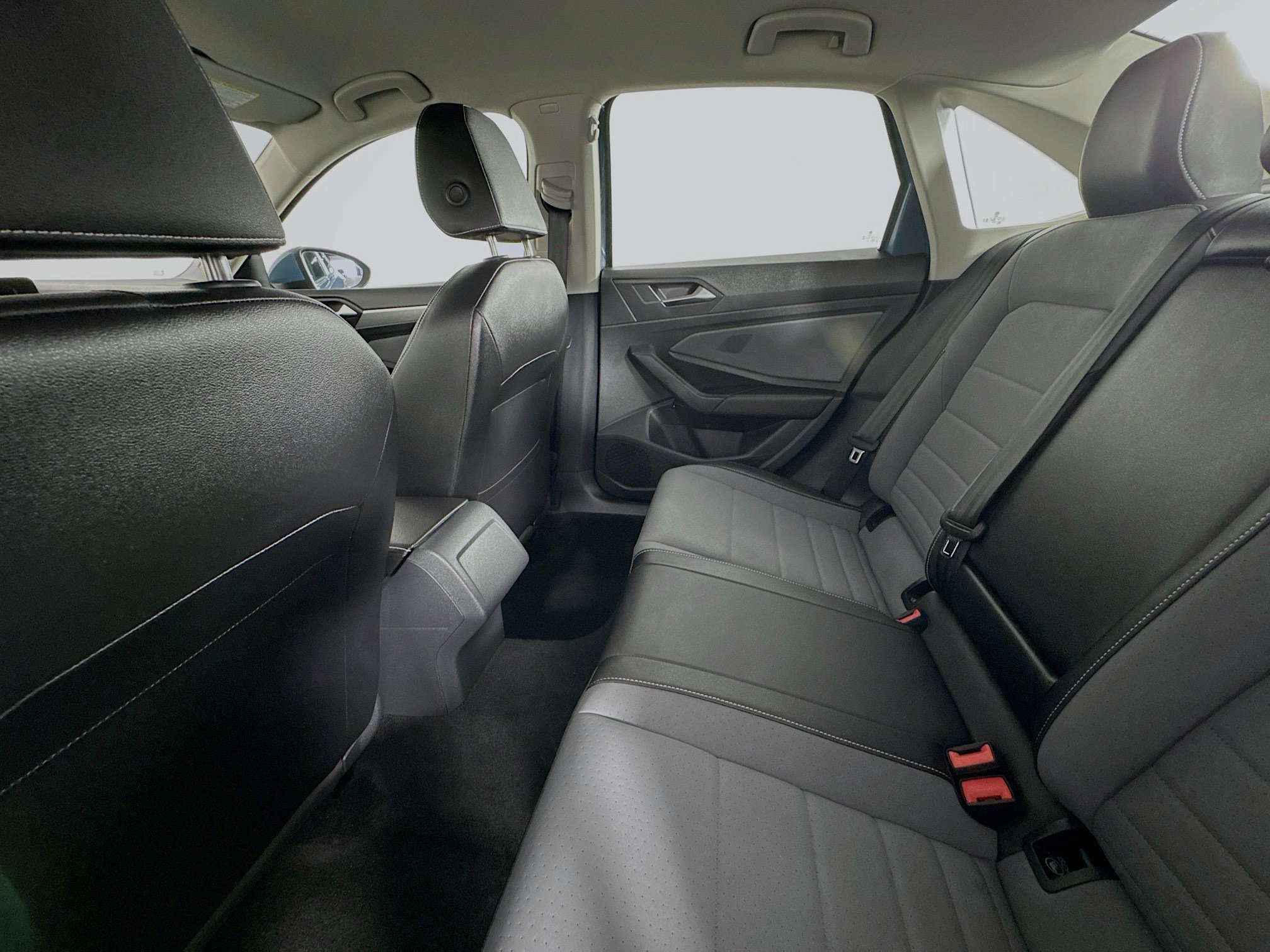 Used 2025 Volkswagen Jetta SE FWD image 24