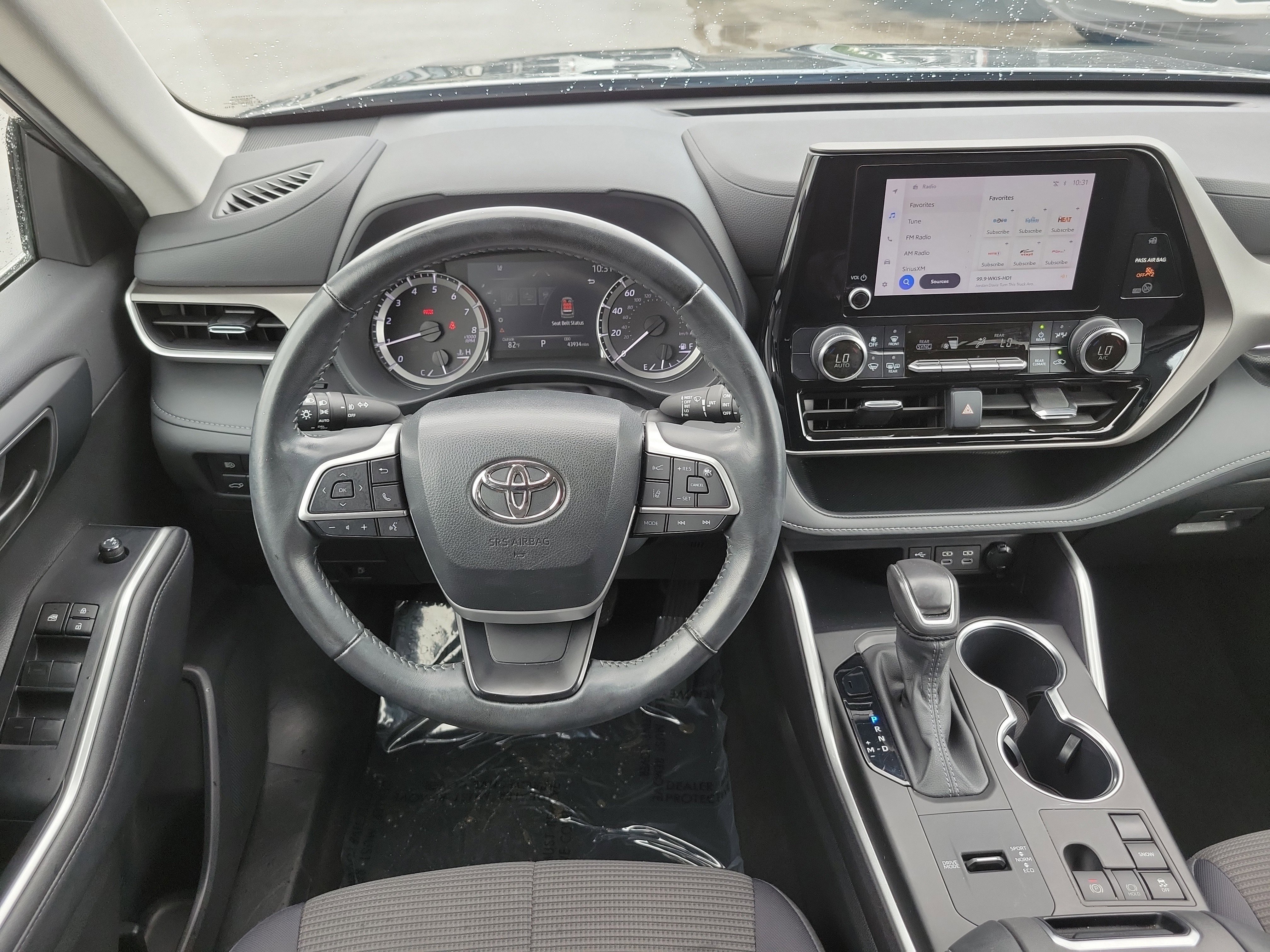 Used 2023 Toyota Highlander LE FWD image 18