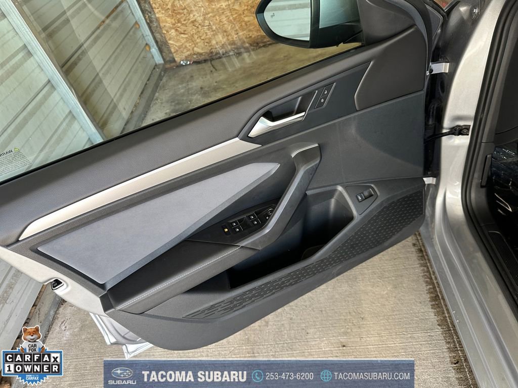 Used 2025 Volkswagen Jetta SE image 11