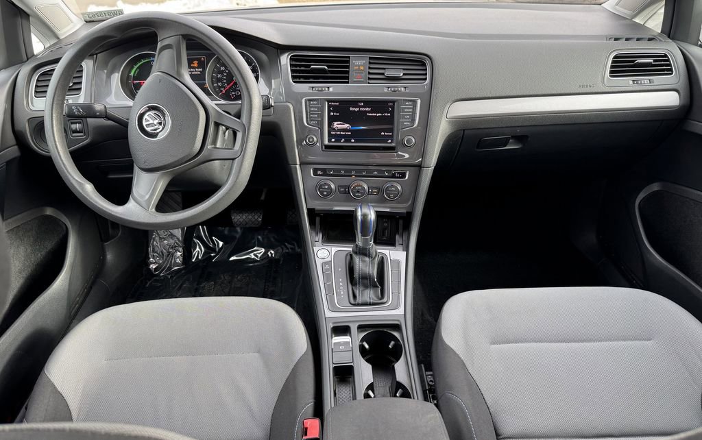 Used 2016 Volkswagen e-Golf SE image 24