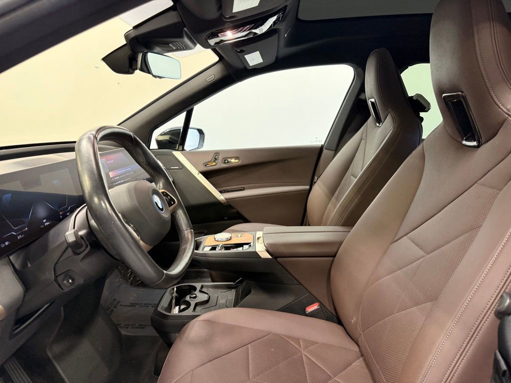 Used 2023 BMW iX xDrive50 w/ Premium Package AWD/4WD image 12