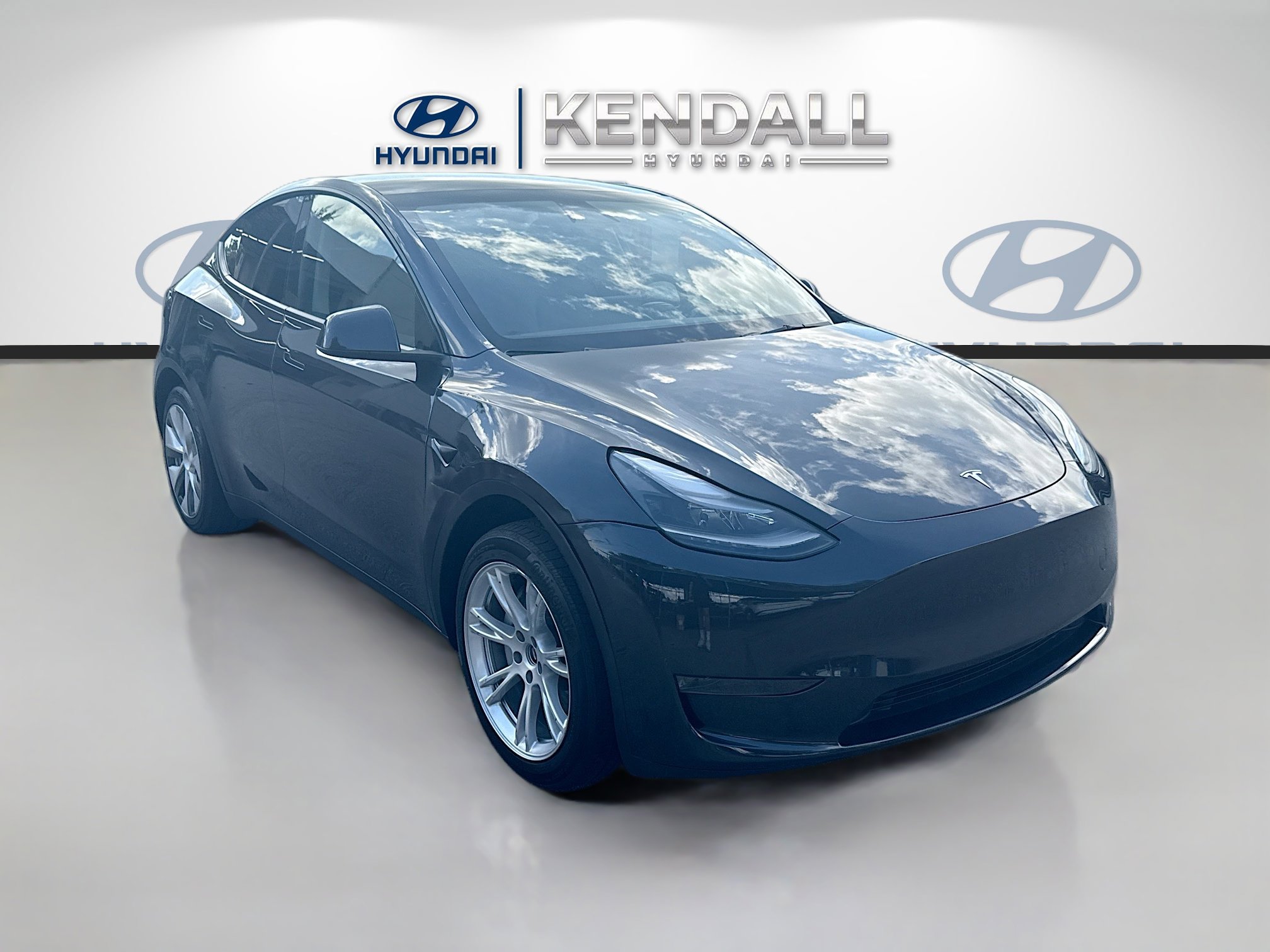 Used 2024 Tesla Model Y Long Range RWD image 1