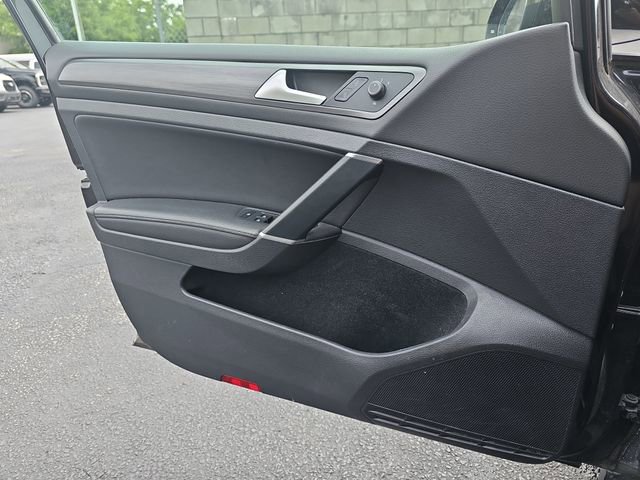 Used 2018 Volkswagen Golf SE FWD image 24